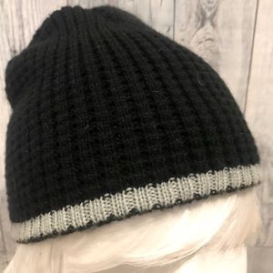 Black waffle texture beanie with grey trim.